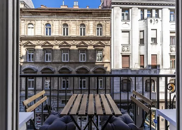Venus Apartments - Akacfa III